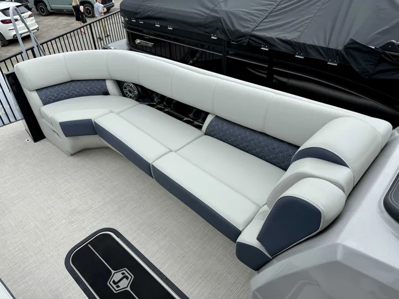 Slide: The Image of Harris Grand Mariner 250 SLDH 2025 - 4