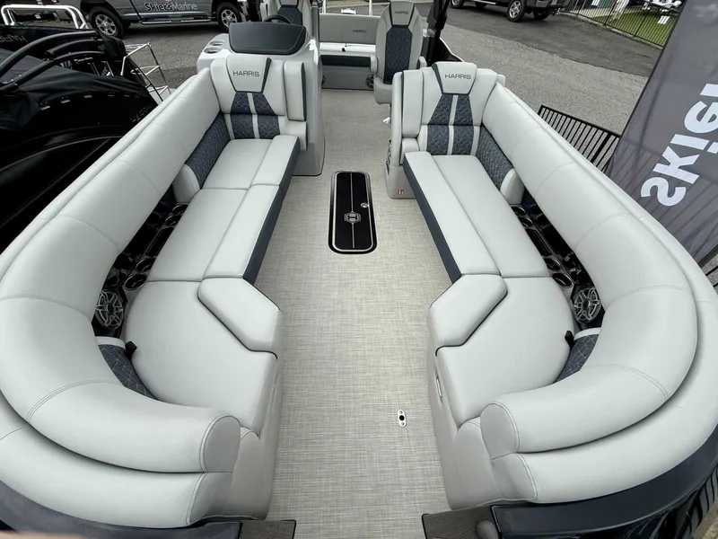 Slide: The Image of Harris Grand Mariner 250 SLDH 2025 - 9