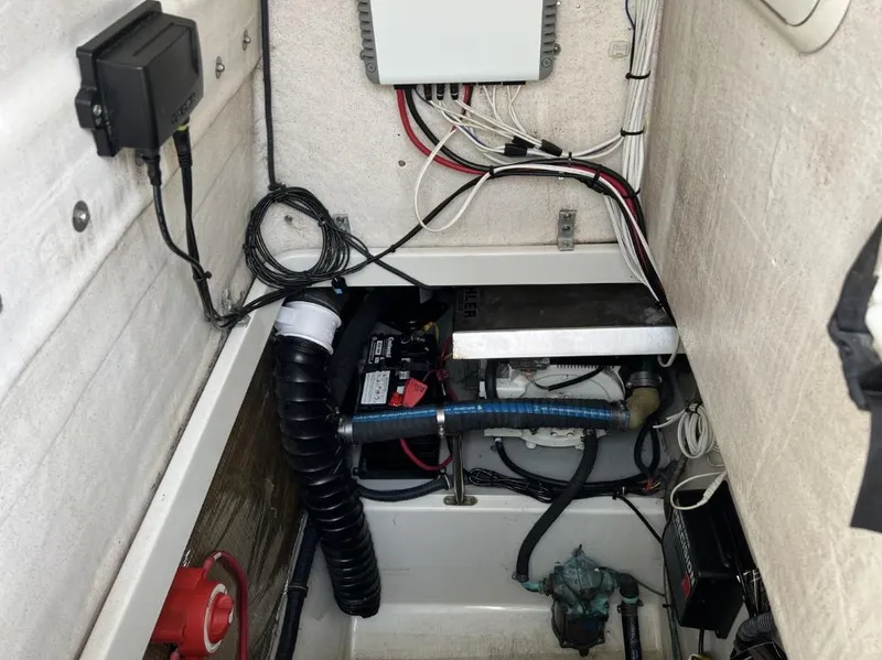 Slide: The Image of Hydra-Sports 3300VX Vector 2005 - 8