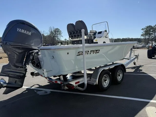 Slide: The Image of Sea Pro 210 DLX 2025 - 5