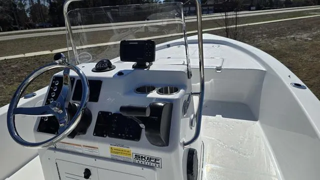 Slide: The Image of Sea Pro 172 Bay 2025 - 11