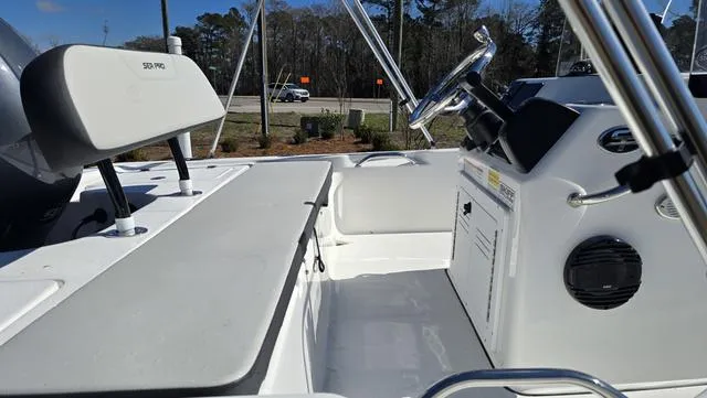 Slide: The Image of Sea Pro 172 Bay 2025 - 12