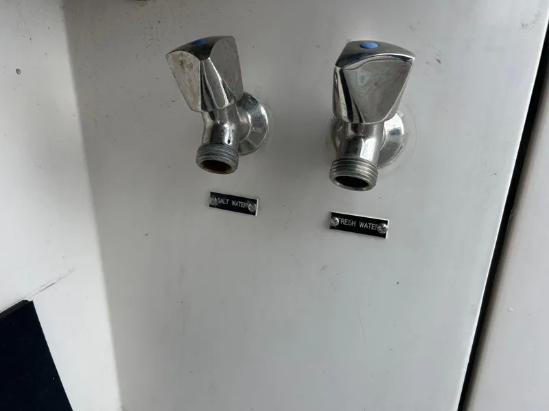 Slide: The Image of Salt and fresh water taps on 1995 Blackfin 33 Convertible boat. - 21