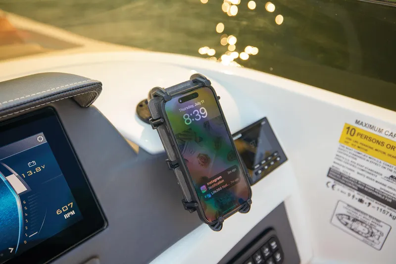 Slide: The Image of Tahoe 210 S 2025 - 98