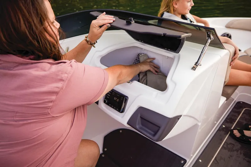 Slide: The Image of Tahoe 210 S 2025 - 99