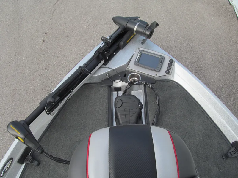 Slide: The Image of 2016 Ranger Z175 boat deck with trolling motor and fish finder. - 8