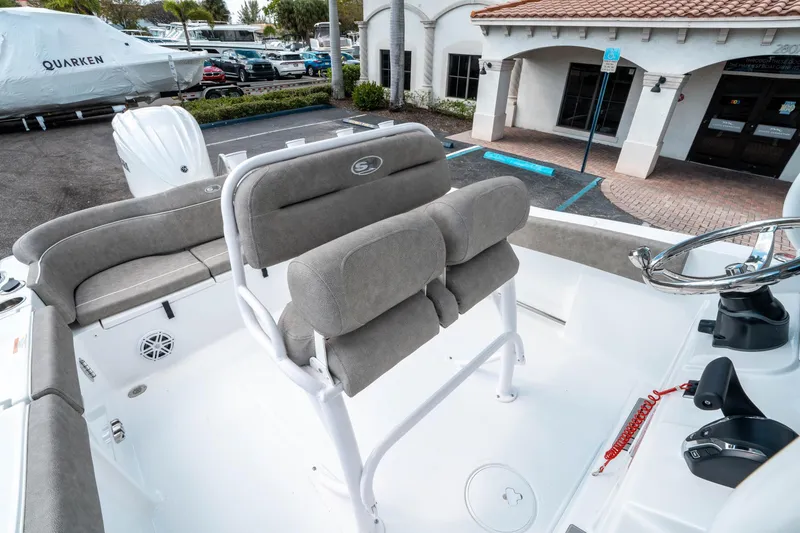 Slide: The Image of Sea Hunt Ultra 235 SE 2025 - 19