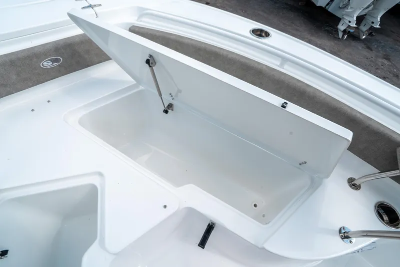 Slide: The Image of Sea Hunt Ultra 235 SE 2025 - 31