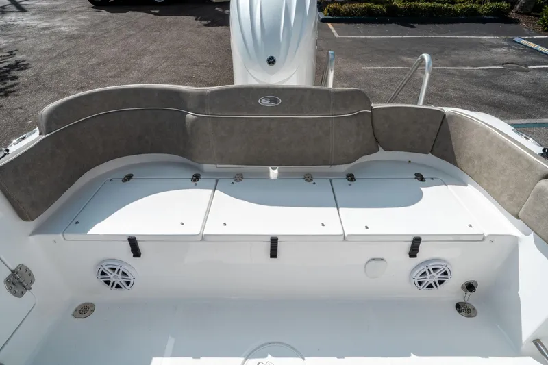 Slide: The Image of Sea Hunt Ultra 235 SE 2025 - 13