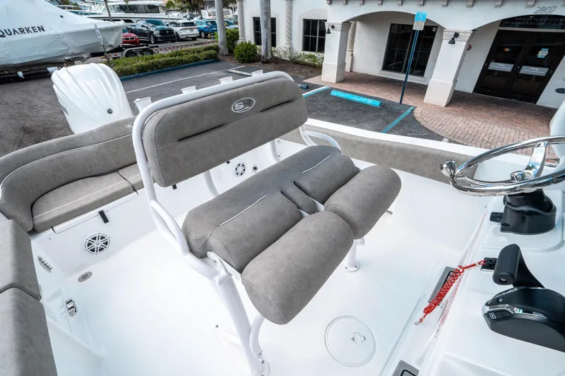 Slide: The Image of Sea Hunt Ultra 235 SE 2025 - 20