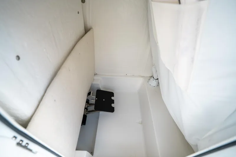 Slide: The Image of Sea Hunt Ultra 235 SE 2025 - 23