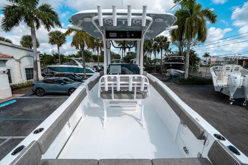 Slide: The Image of Sea Hunt Ultra 235 SE 2025 - 9