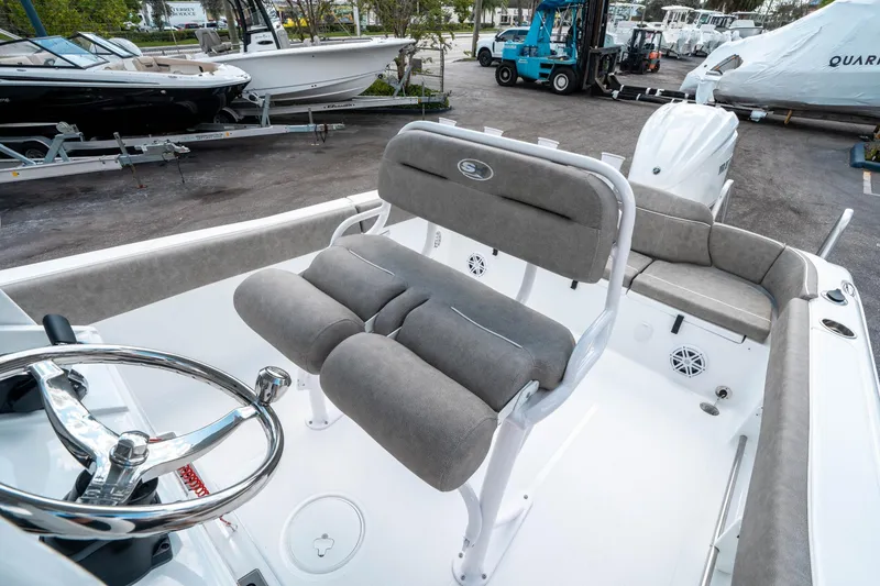 Slide: The Image of Sea Hunt Ultra 235 SE 2025 - 21