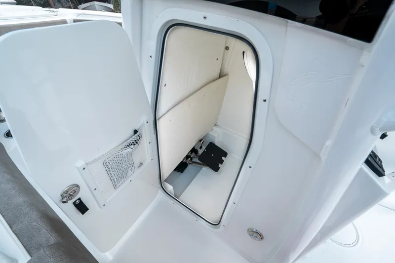 Slide: The Image of Sea Hunt Ultra 235 SE 2025 - 22