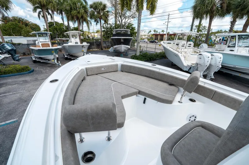 Slide: The Image of Sea Hunt Ultra 235 SE 2025 - 24