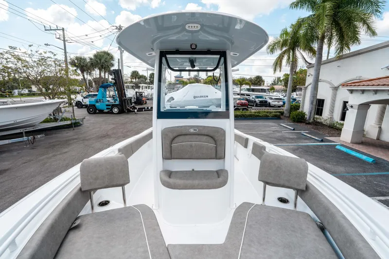 Slide: The Image of Sea Hunt Ultra 235 SE 2025 - 27