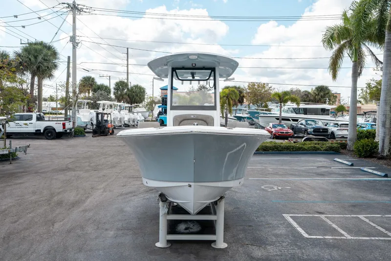 Slide: The Image of Sea Hunt Ultra 235 SE 2025 - 7