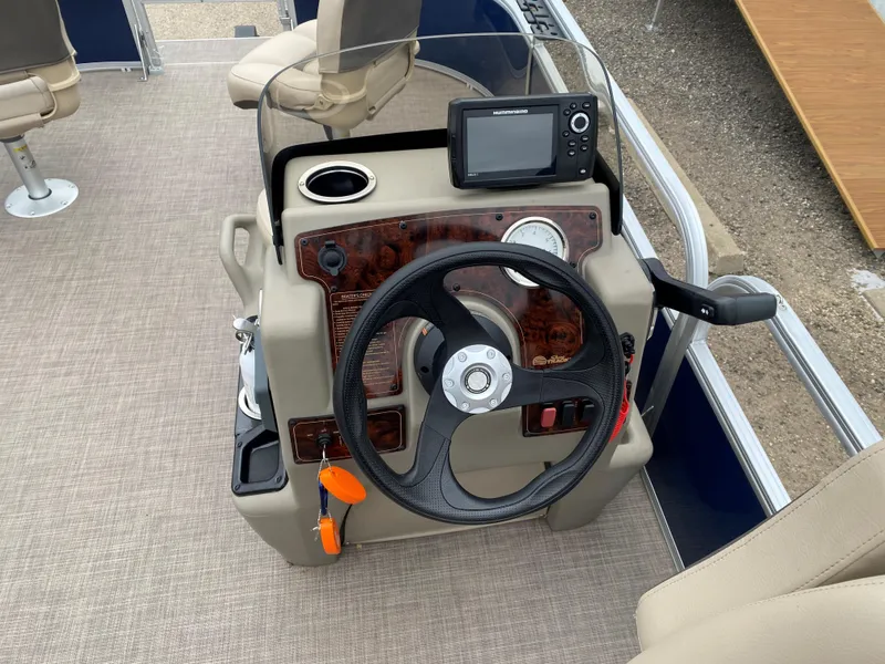 Slide: The Image of Sun Tracker Bass Buggy 16 XL Select 2024 - 10