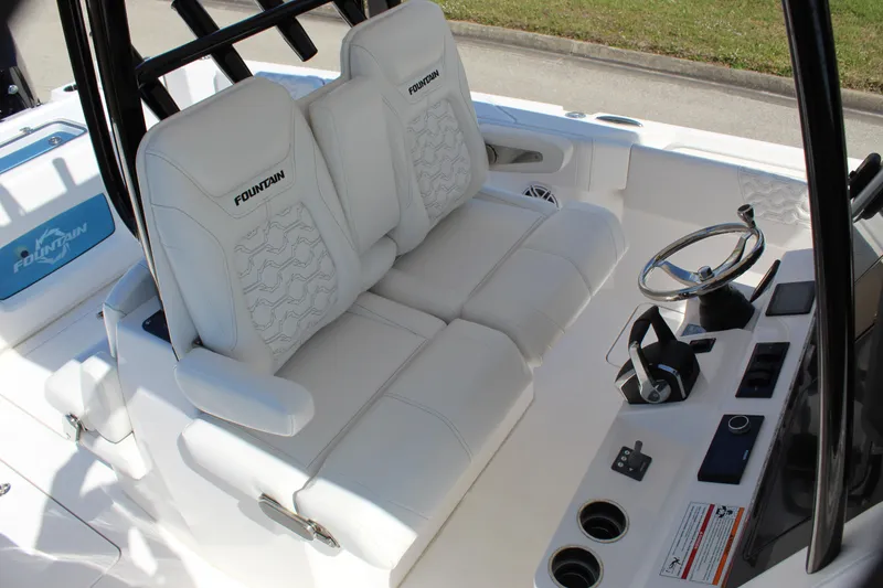 Slide: The Image of Fountain 32 NX 2024 - 55