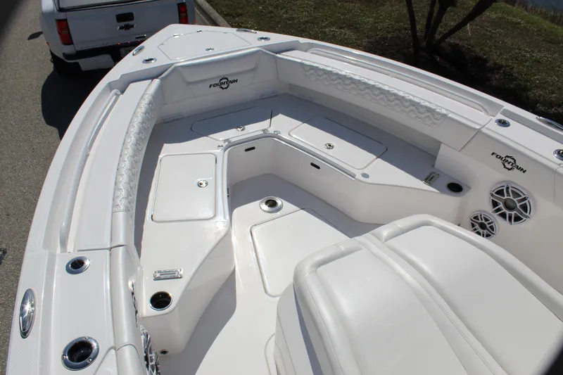 Slide: The Image of Fountain 32 NX 2024 - 67