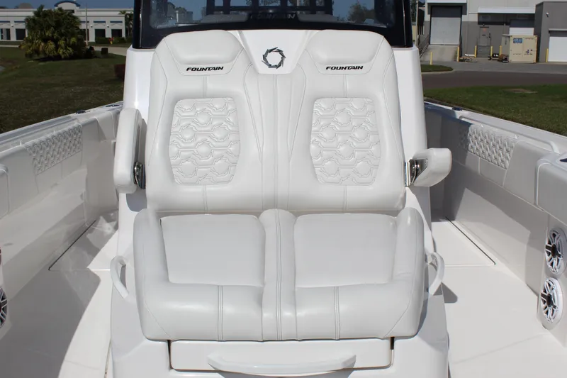 Slide: The Image of Fountain 32 NX 2024 - 69