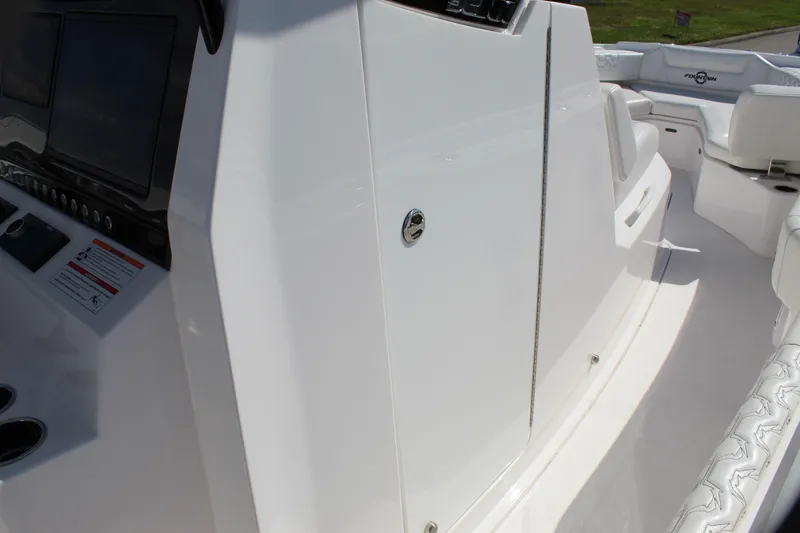 Slide: The Image of Fountain 32 NX 2024 - 71