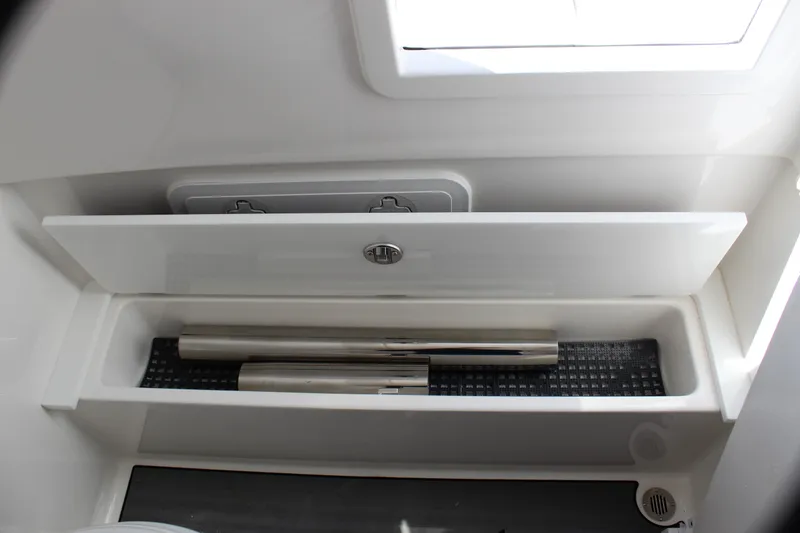 Slide: The Image of Fountain 32 NX 2024 - 78