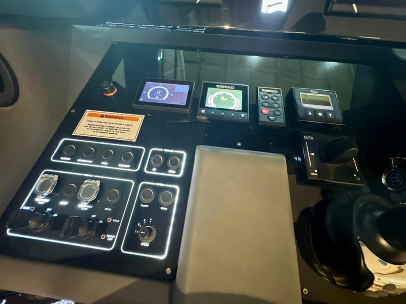 Slide: The Image of Ferretti 550 2022 - 108