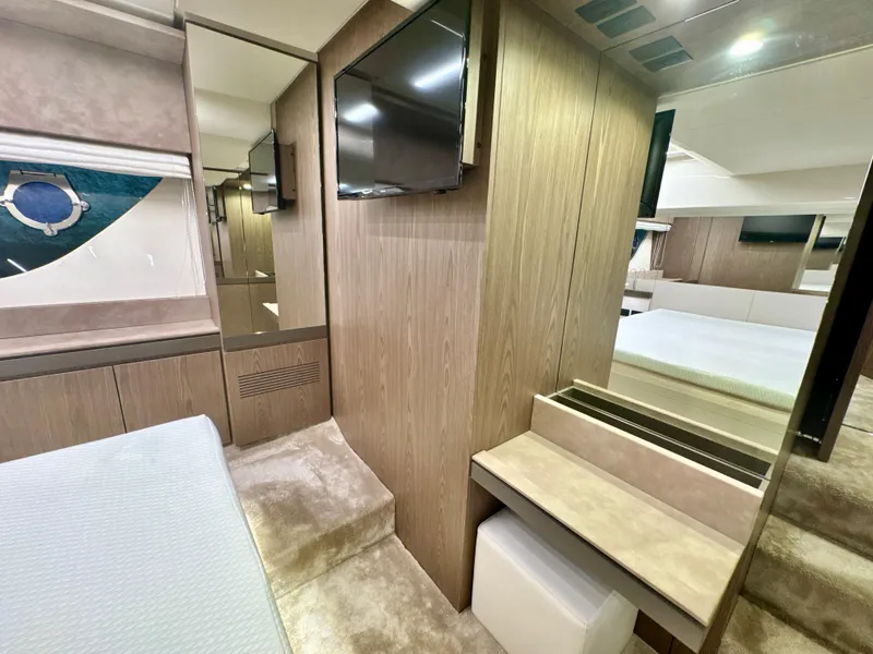 Slide: The Image of Ferretti 550 2022 - 125