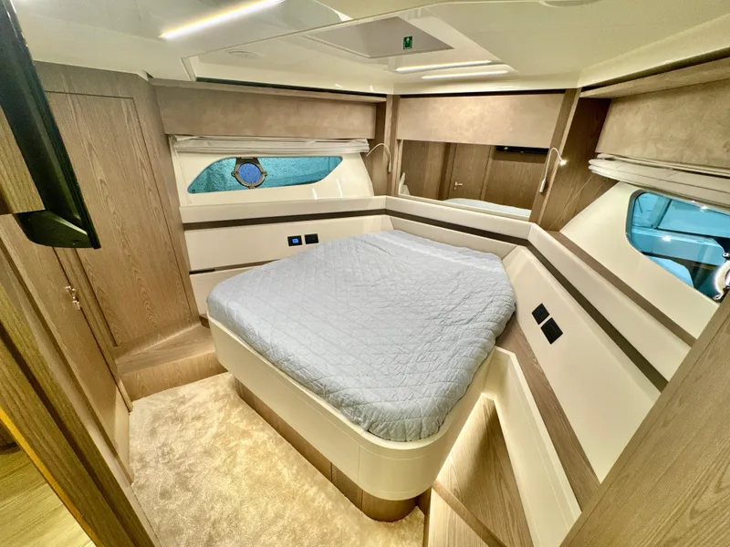 Slide: The Image of Ferretti 550 2022 - 128