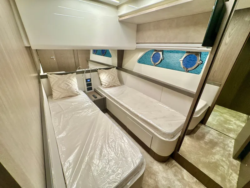 Slide: The Image of Ferretti 550 2022 - 136