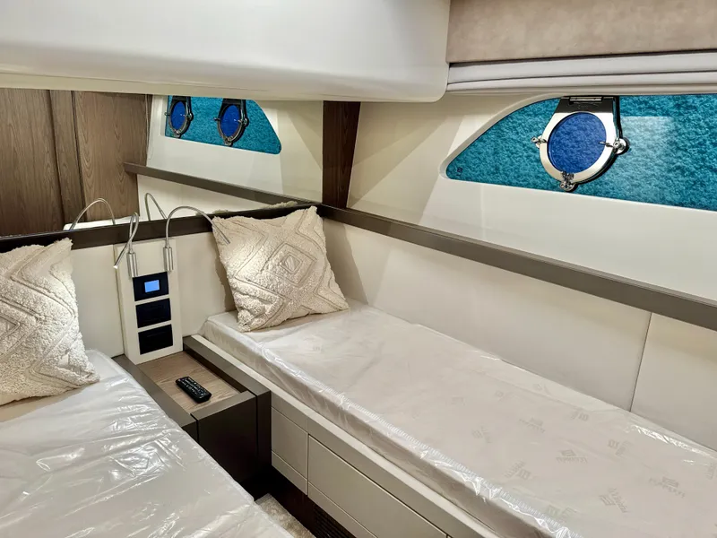 Slide: The Image of Ferretti 550 2022 - 137