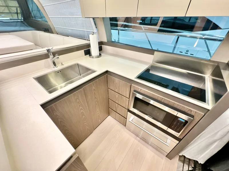 Slide: The Image of Ferretti 550 2022 - 92