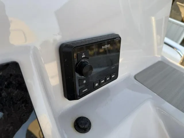 Slide: The Image of Sea Pro 222 Center Console 2025 - 15