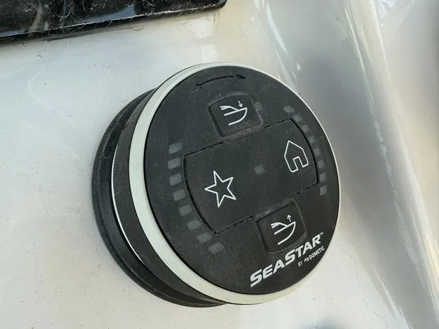 Slide: The Image of Sea Pro 222 Center Console 2025 - 16