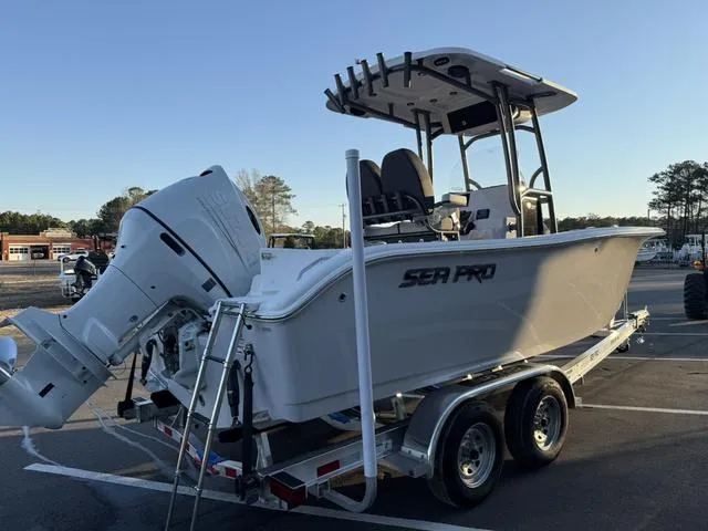 Slide: The Image of Sea Pro 222 Center Console 2025 - 6