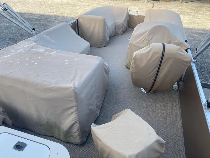 Slide: The Image of 2016 Bennington 22 SSX Elliptical Toon Package with covered seating on deck. - 3