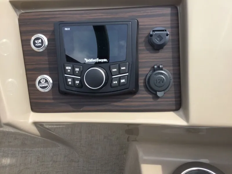 Slide: The Image of Bennington 23LTSBSE BOW 2025 - 4