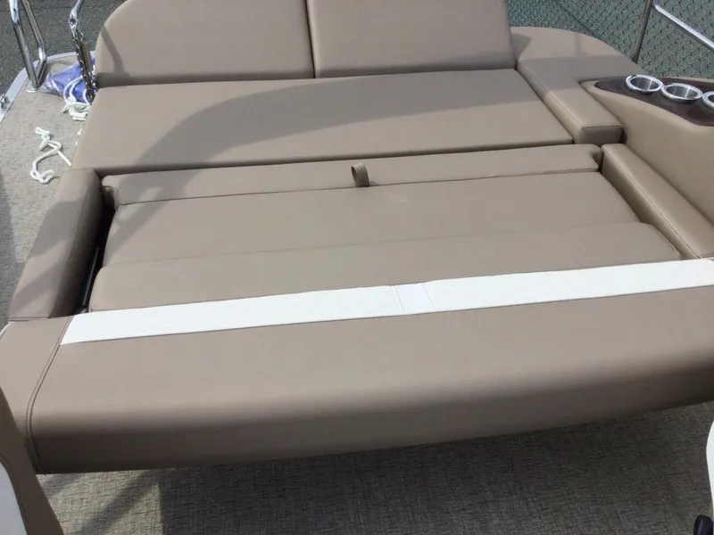 Slide: The Image of Bennington 23LTSBSE BOW 2025 - 6