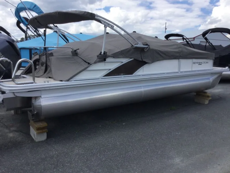 Slide: The Image of Bennington 23LTSBSE BOW 2025 - 8