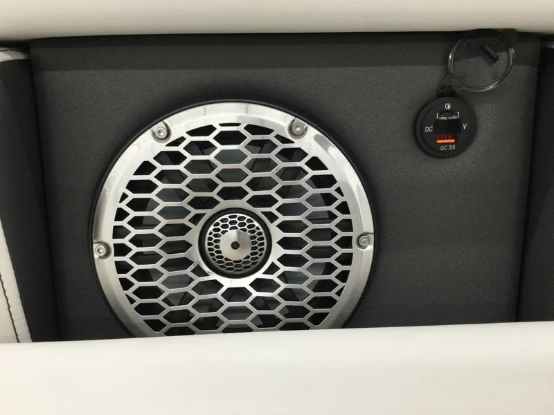 Slide: The Image of Bennington R Series 23 RSBA ESP Tri Toon Package 2025 - 2