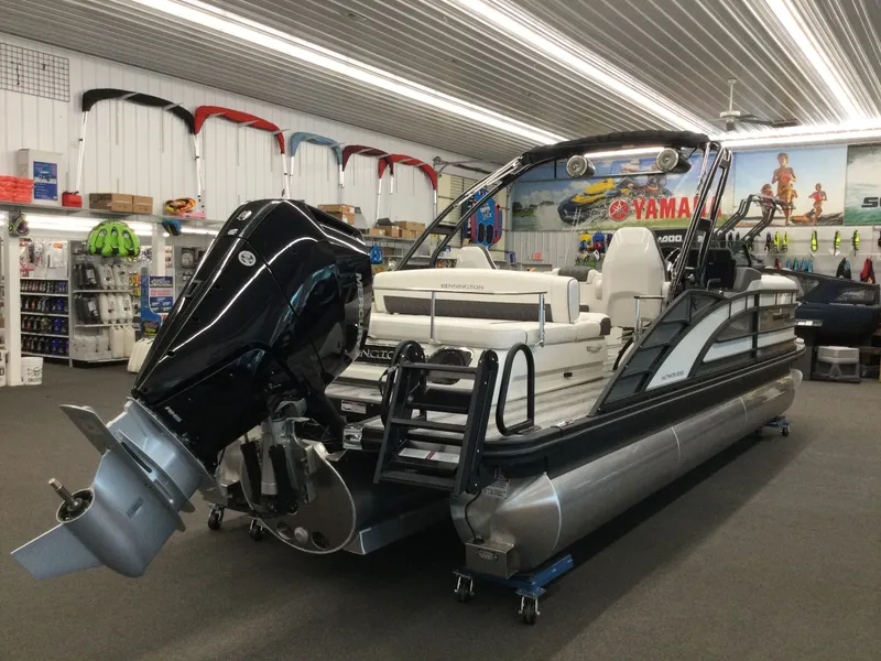 Slide: The Image of Bennington R Series 23 RSBA ESP Tri Toon Package 2025 - 3