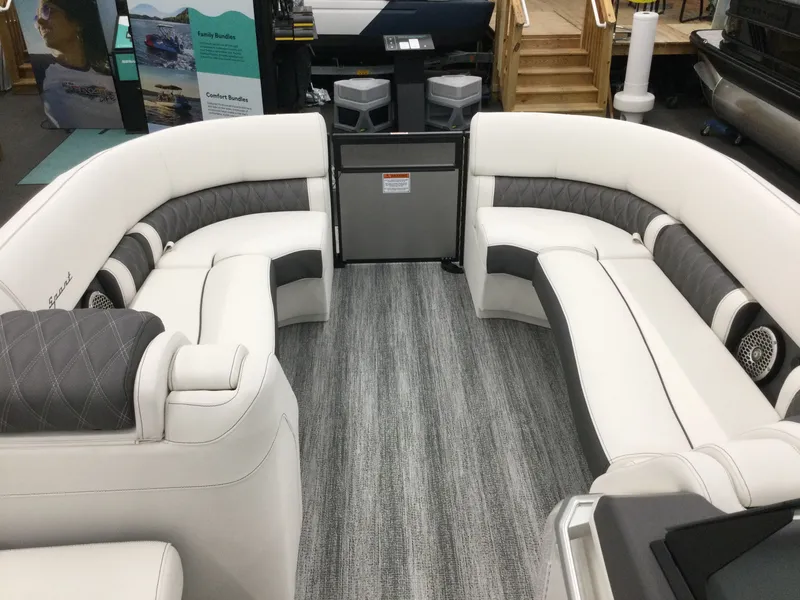 Slide: The Image of Bennington R Series 23 RSBA ESP Tri Toon Package 2025 - 5