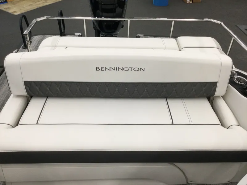 Slide: The Image of Bennington R Series 23 RSBA ESP Tri Toon Package 2025 - 9