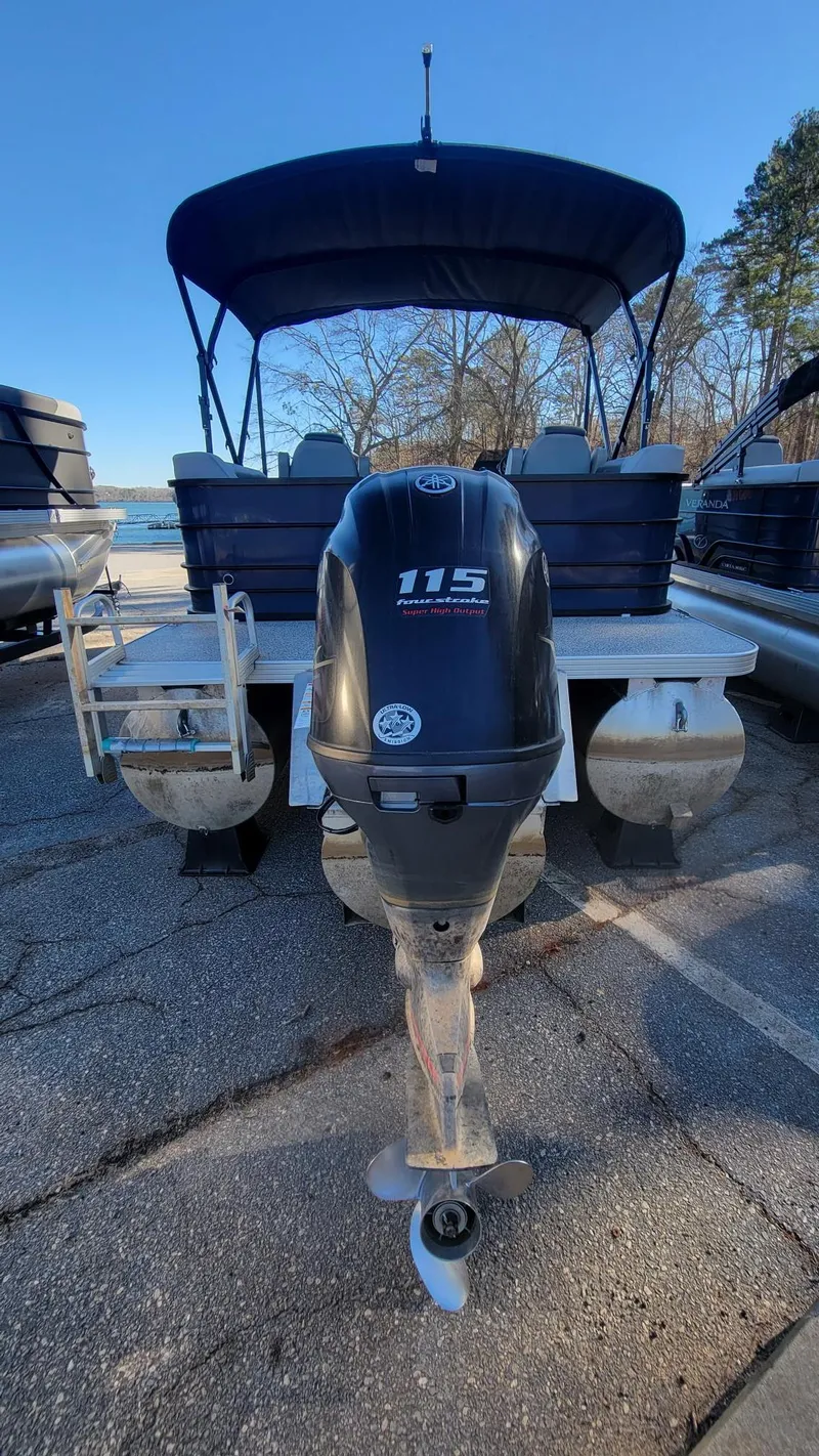 Slide: The Image of 2023 Veranda Vista 20 RC pontoon boat with 115 horsepower outboard motor. - 5