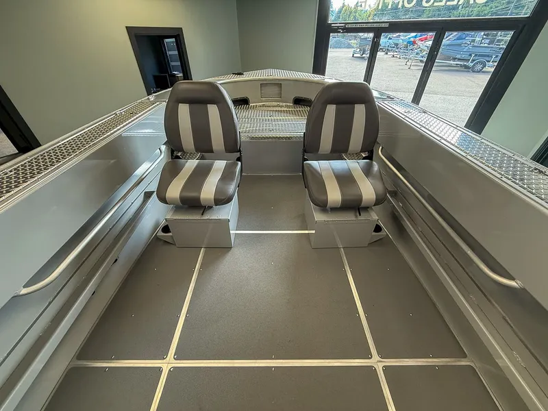 Slide: The Image of Hewescraft 200 Pioneer 2026 - 10