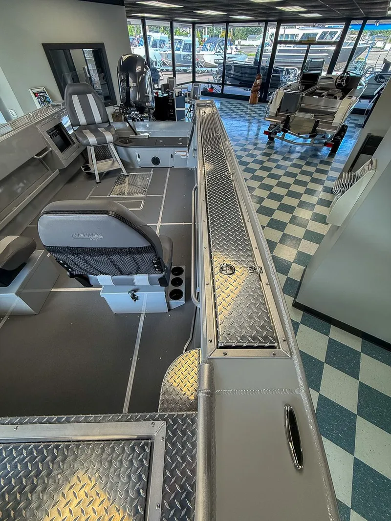 Slide: The Image of Hewescraft 200 Pioneer 2026 - 14