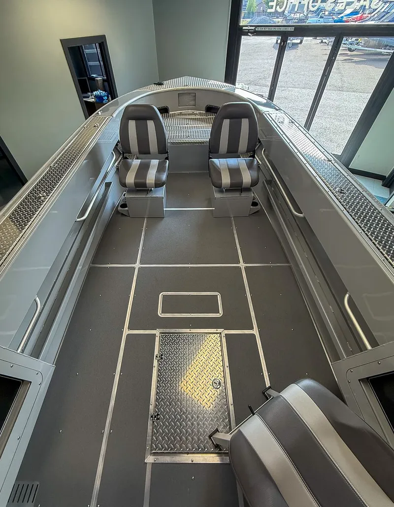 Slide: The Image of Hewescraft 200 Pioneer 2026 - 15