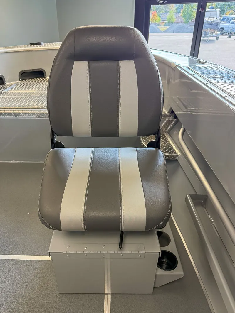 Slide: The Image of Hewescraft 200 Pioneer 2026 - 16