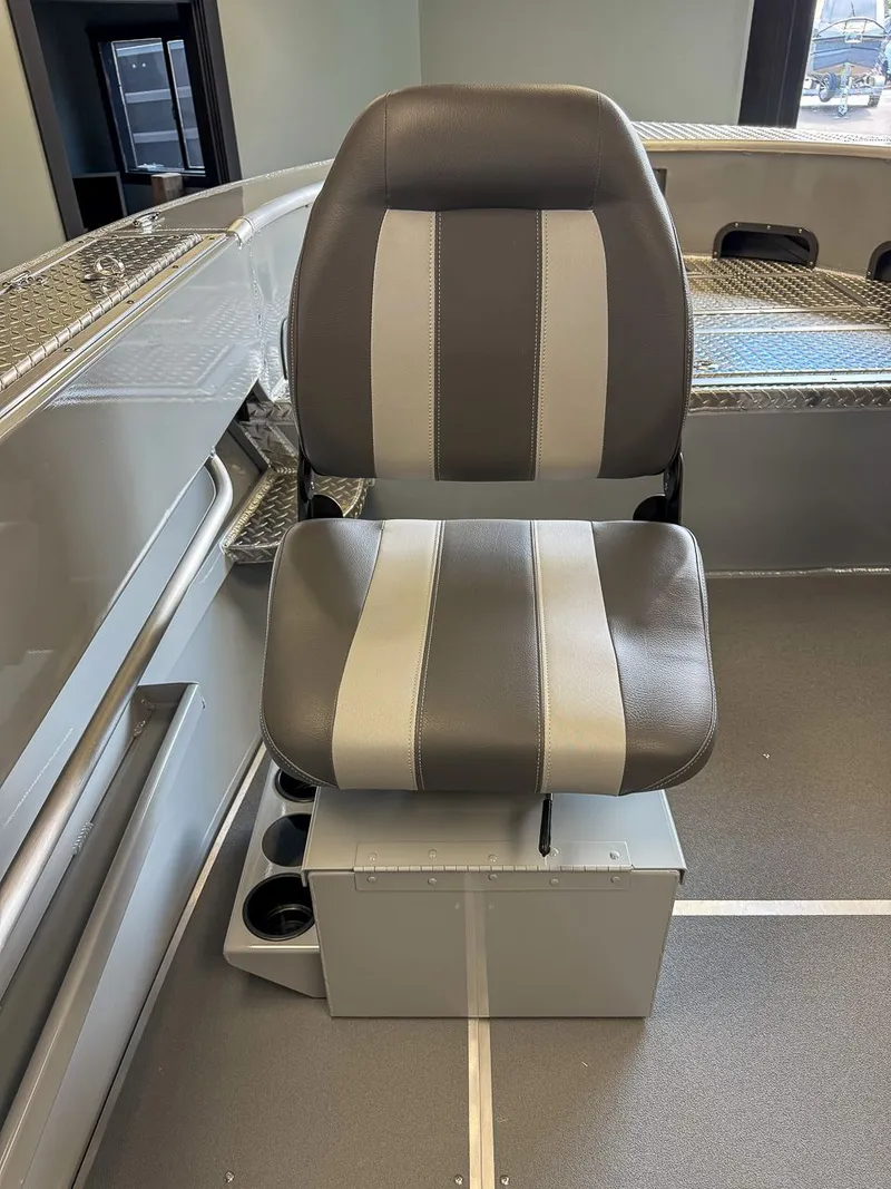 Slide: The Image of Hewescraft 200 Pioneer 2026 - 17